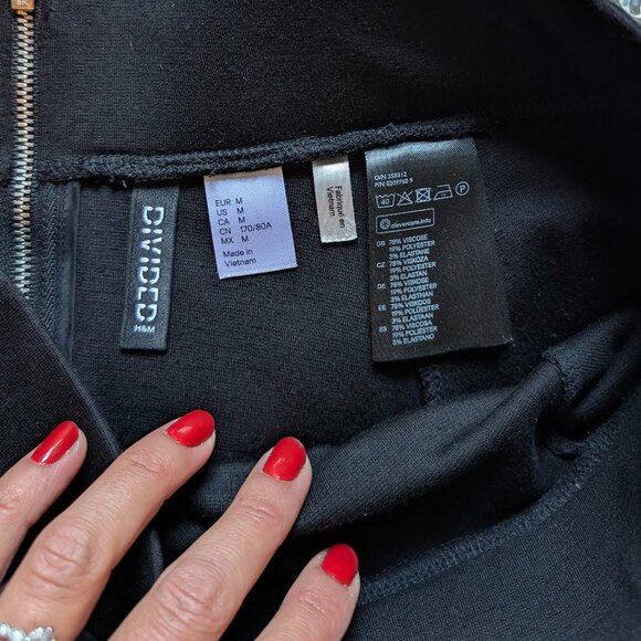 H&M Black Skirt - Picture 4 of 4